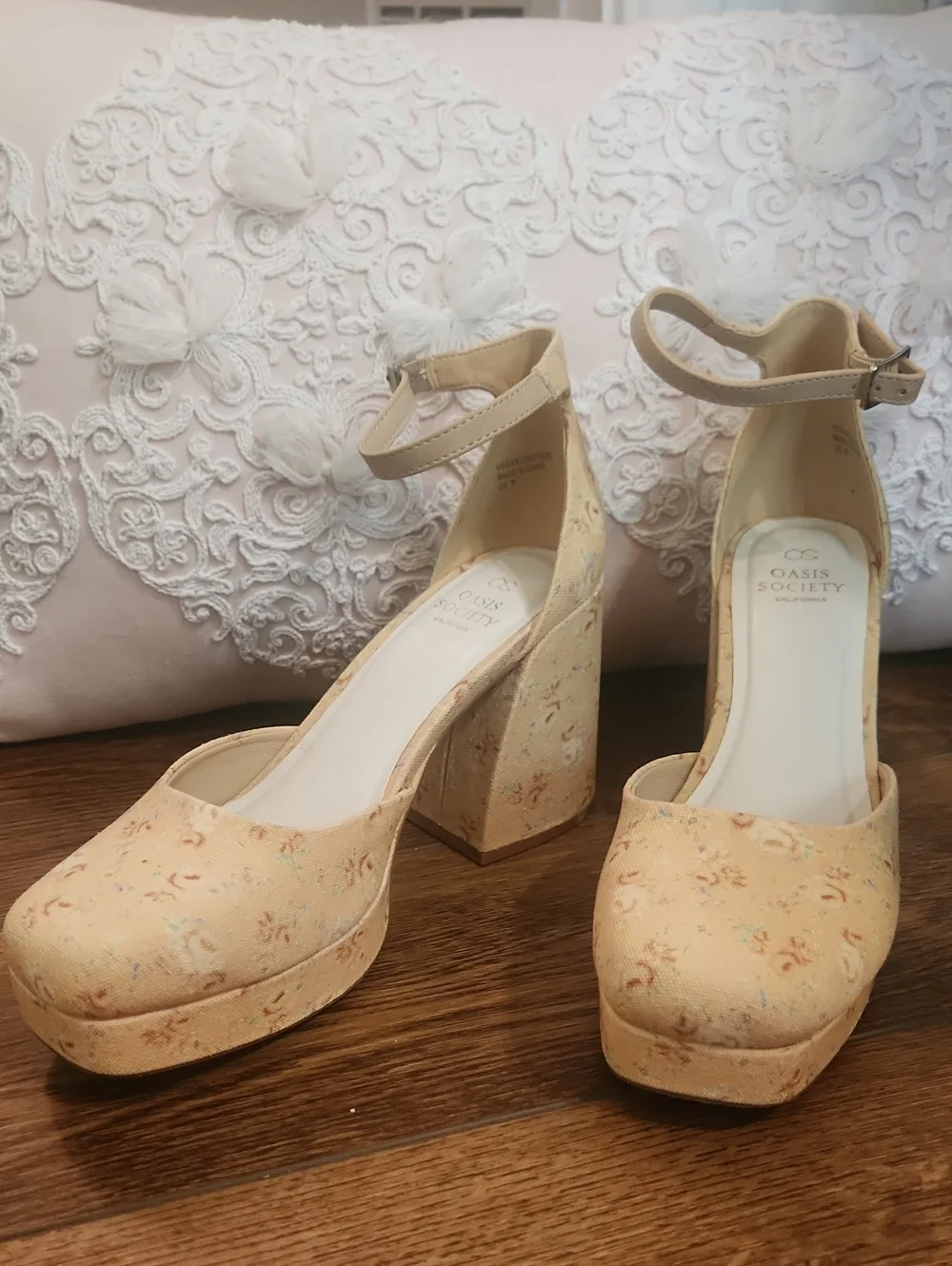 OASIS SOCIETY Floral Cream Ankle-Strap Platform Pumps